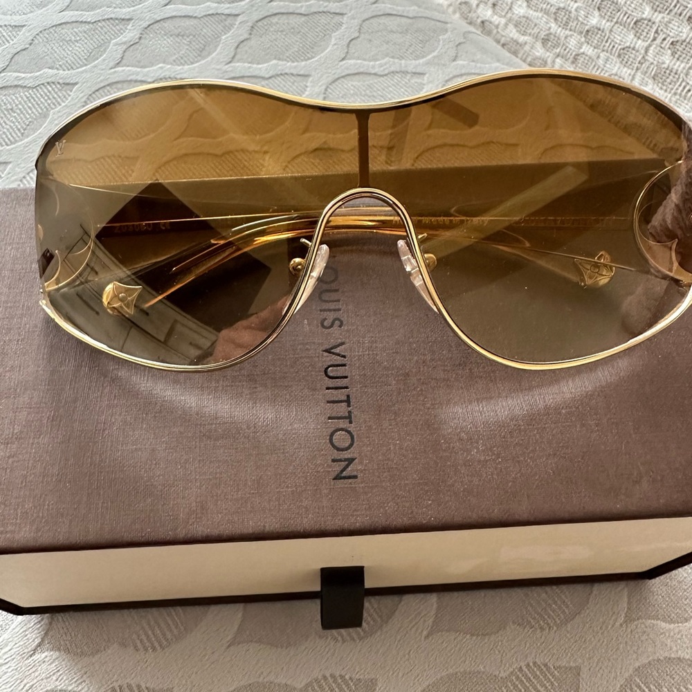 Authentic Louis Vuitton oversized Sunglasses in Gold